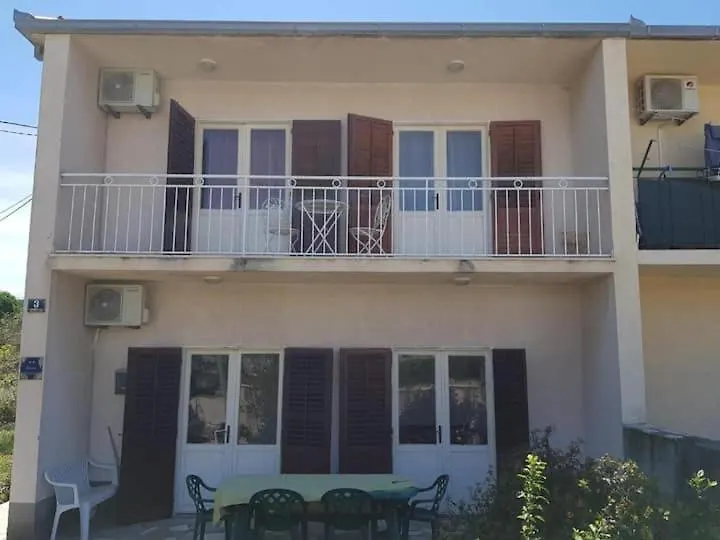 Apartments Ljilja スラティネ